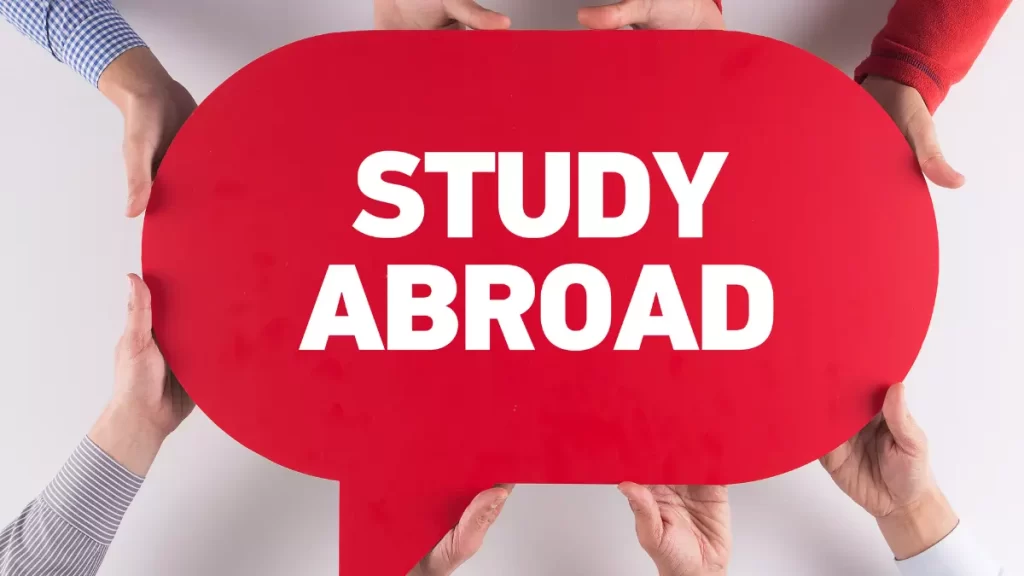 Abroad study: FAQ on courses and scholarships